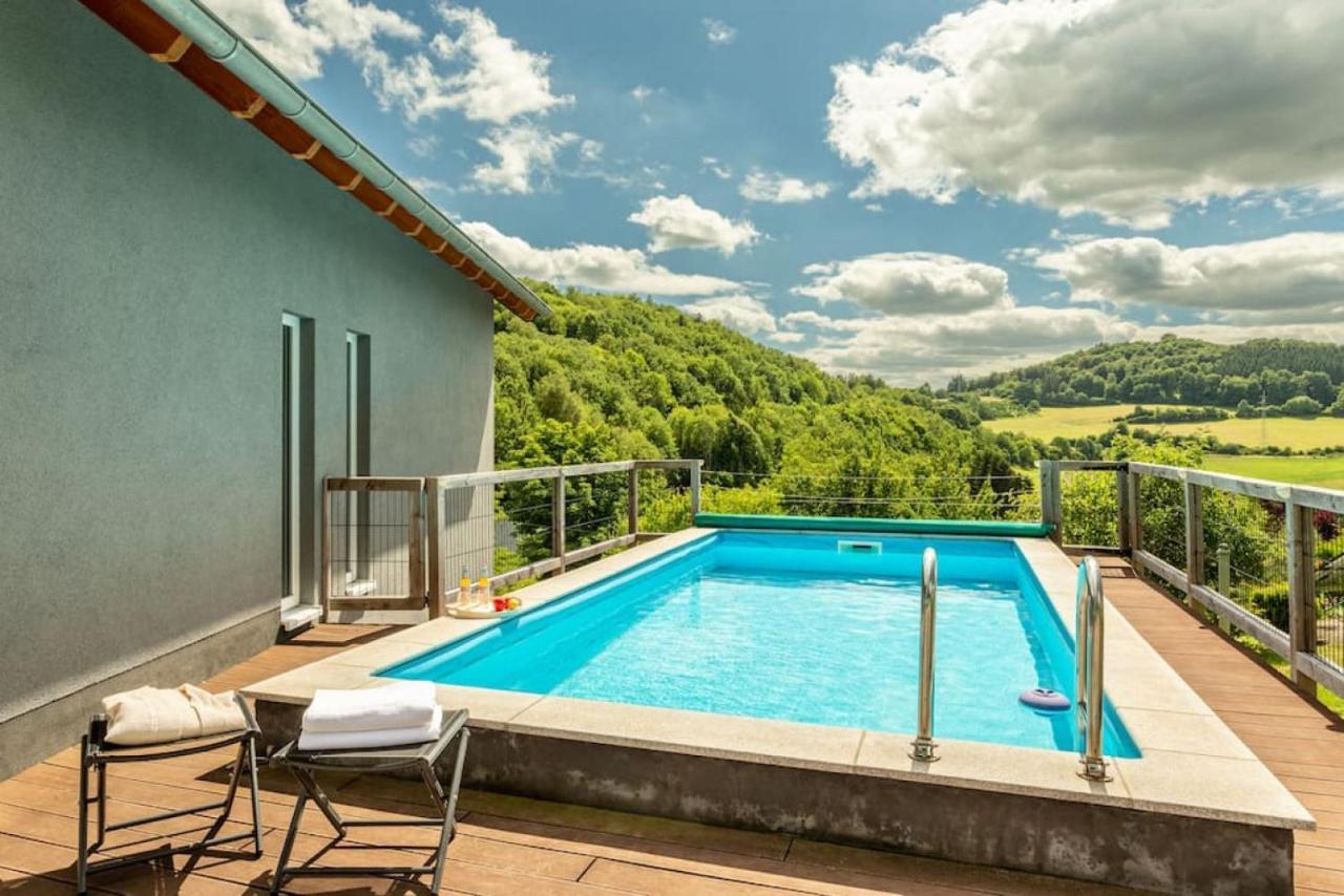 Villa Spacious Sauna Hot Tub Pool Patio Bbq
