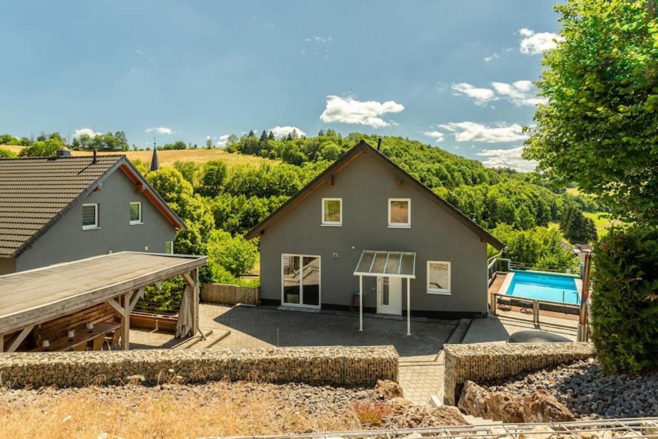 Spacious Sauna Hot Tub Pool Patio Bbq Villa *