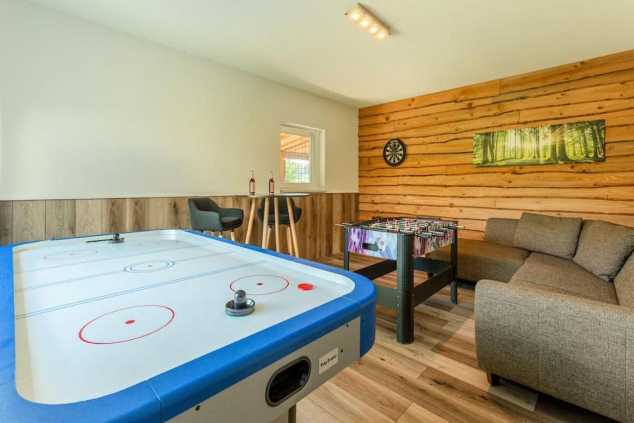Spacious Sauna Hot Tub Pool Patio Bbq